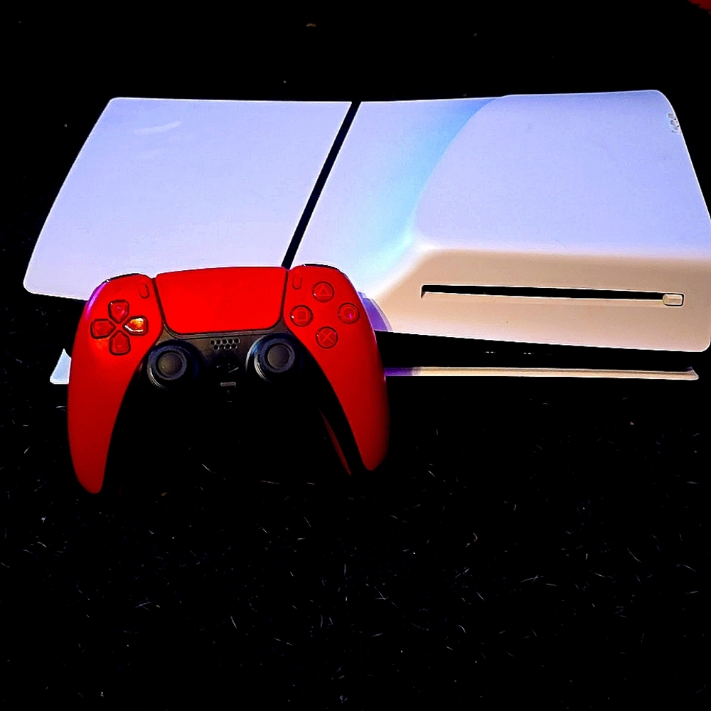 Used white Playstation 5 Slim Disc/Console. Model # CFI-2015. In excellent cond.